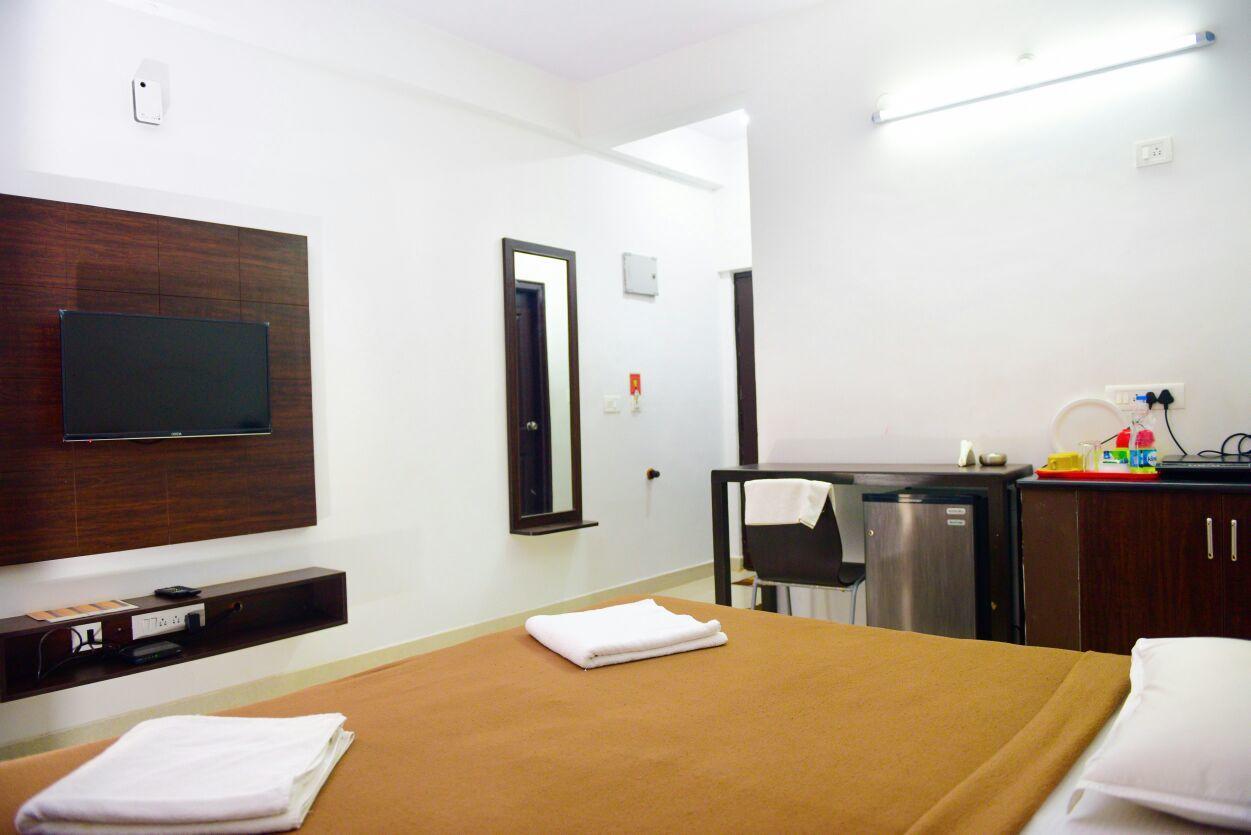 Aparthotel Varsha Enclave- Trinity House à Mysore Extérieur photo