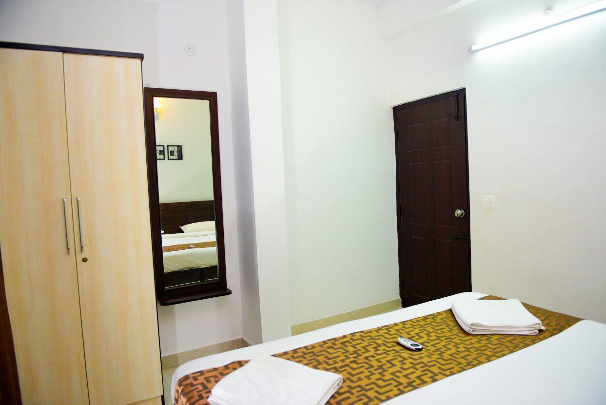 Aparthotel Varsha Enclave- Trinity House à Mysore Extérieur photo